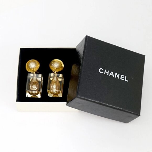 CHANEL CC Logos Pearl Lucite Cube Dangle Earrings Gold Tone - Picture 2 of 7